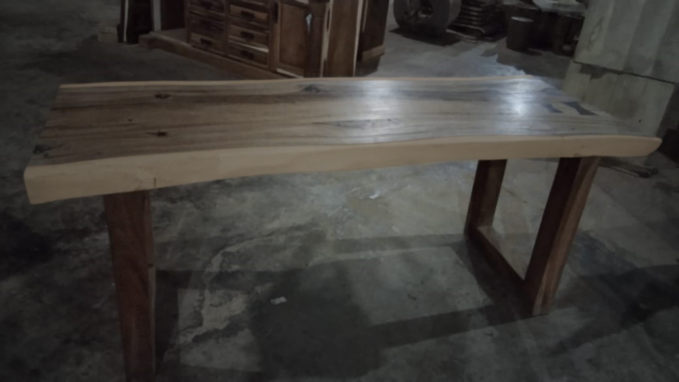 LIVE EDGE TABLES