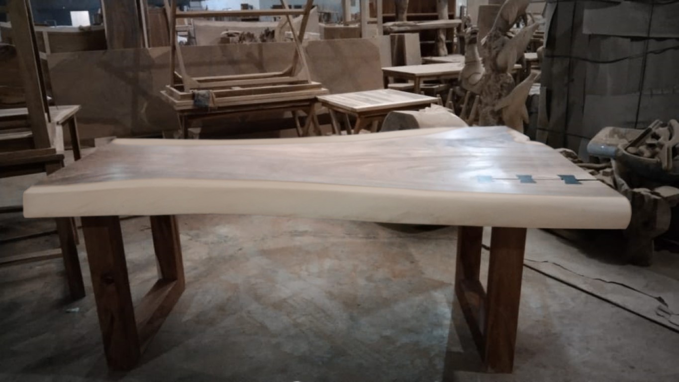 LIVE EDGE TABLES