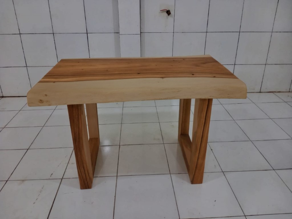 LIVE EDGE TABLES