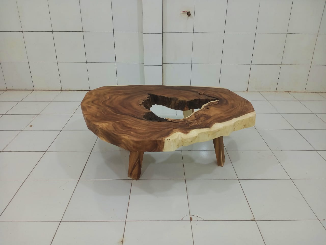 LIVE EDGE TABLES