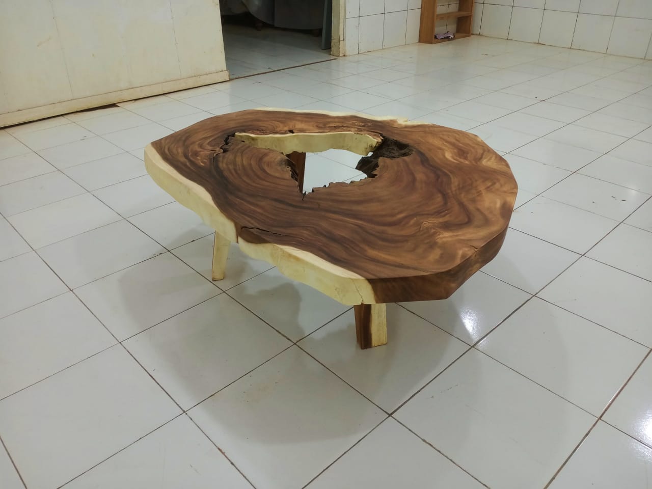 LIVE EDGE TABLES