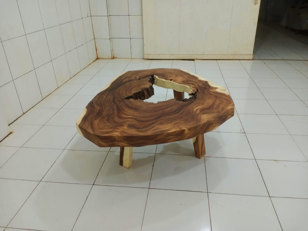 ROUND COFFEE TABLES (NOT BEEN SHIPPED)