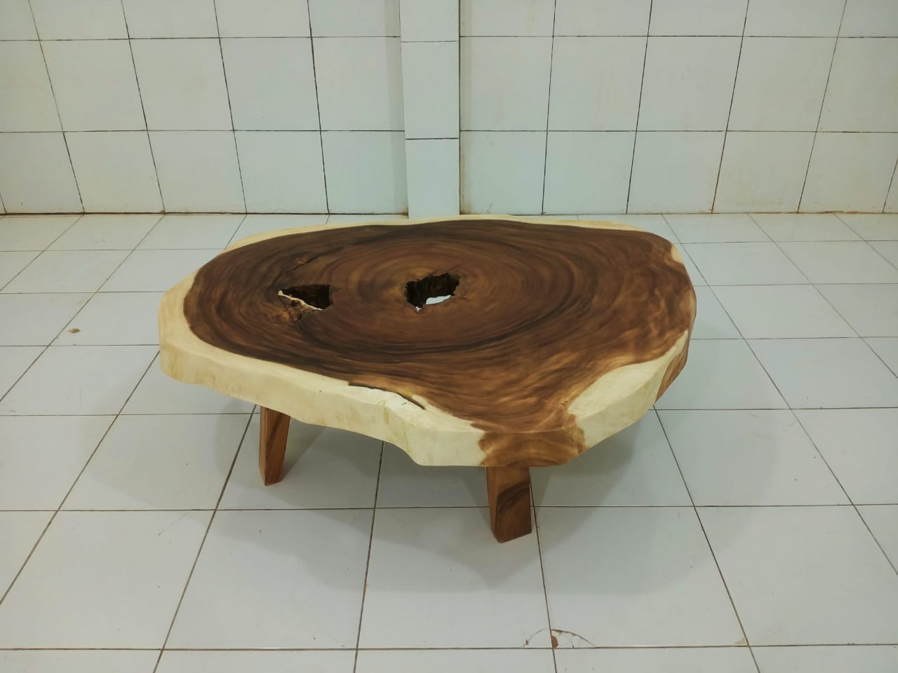 LIVE EDGE TABLES