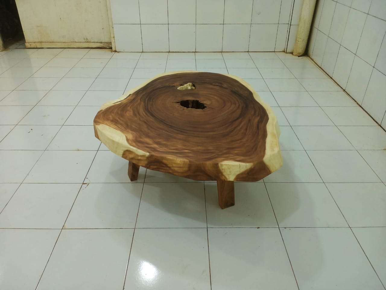 ROUND COFFEE TABLES (NOT BEEN SHIPPED)