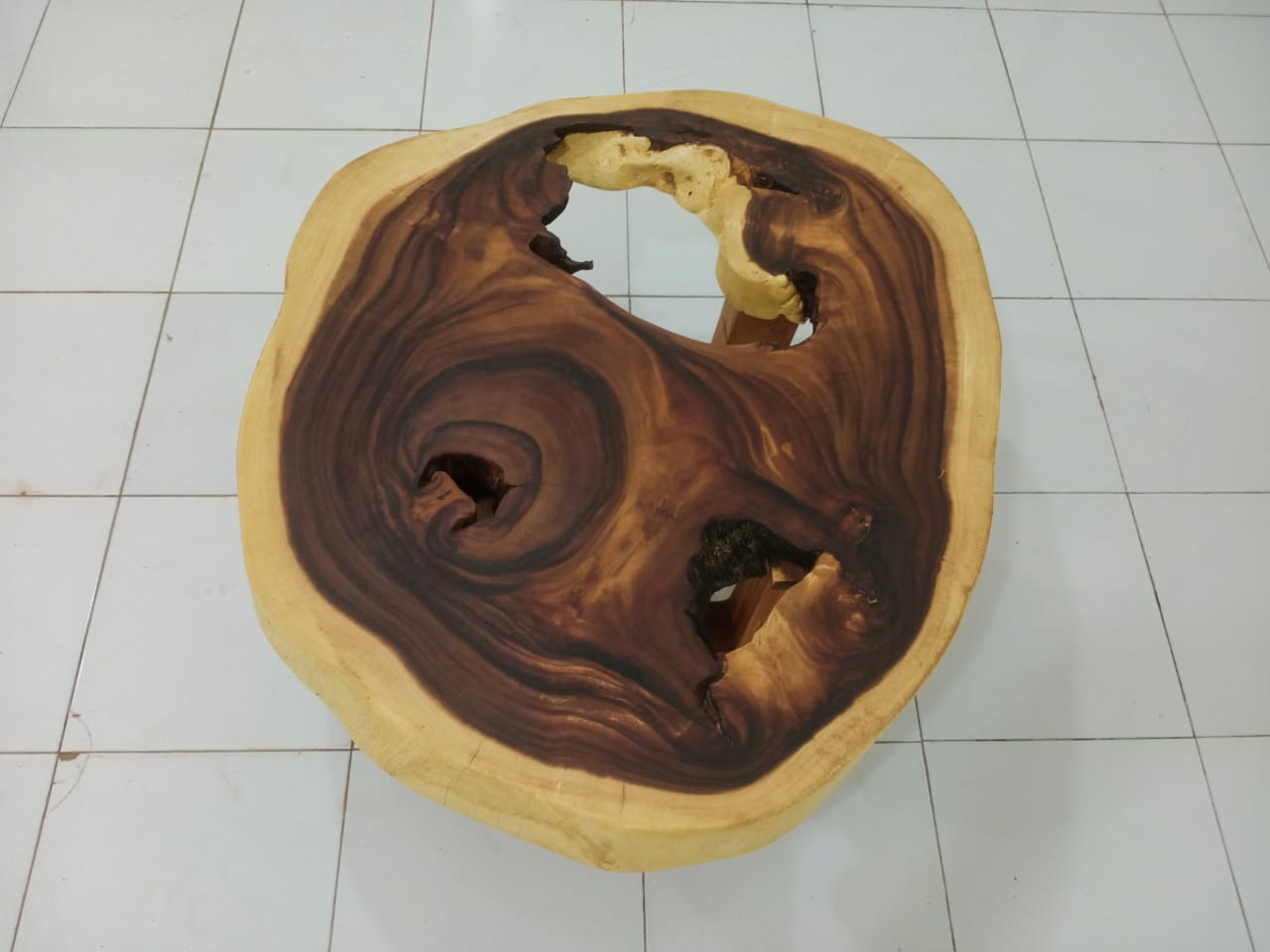 LIVE EDGE TABLES