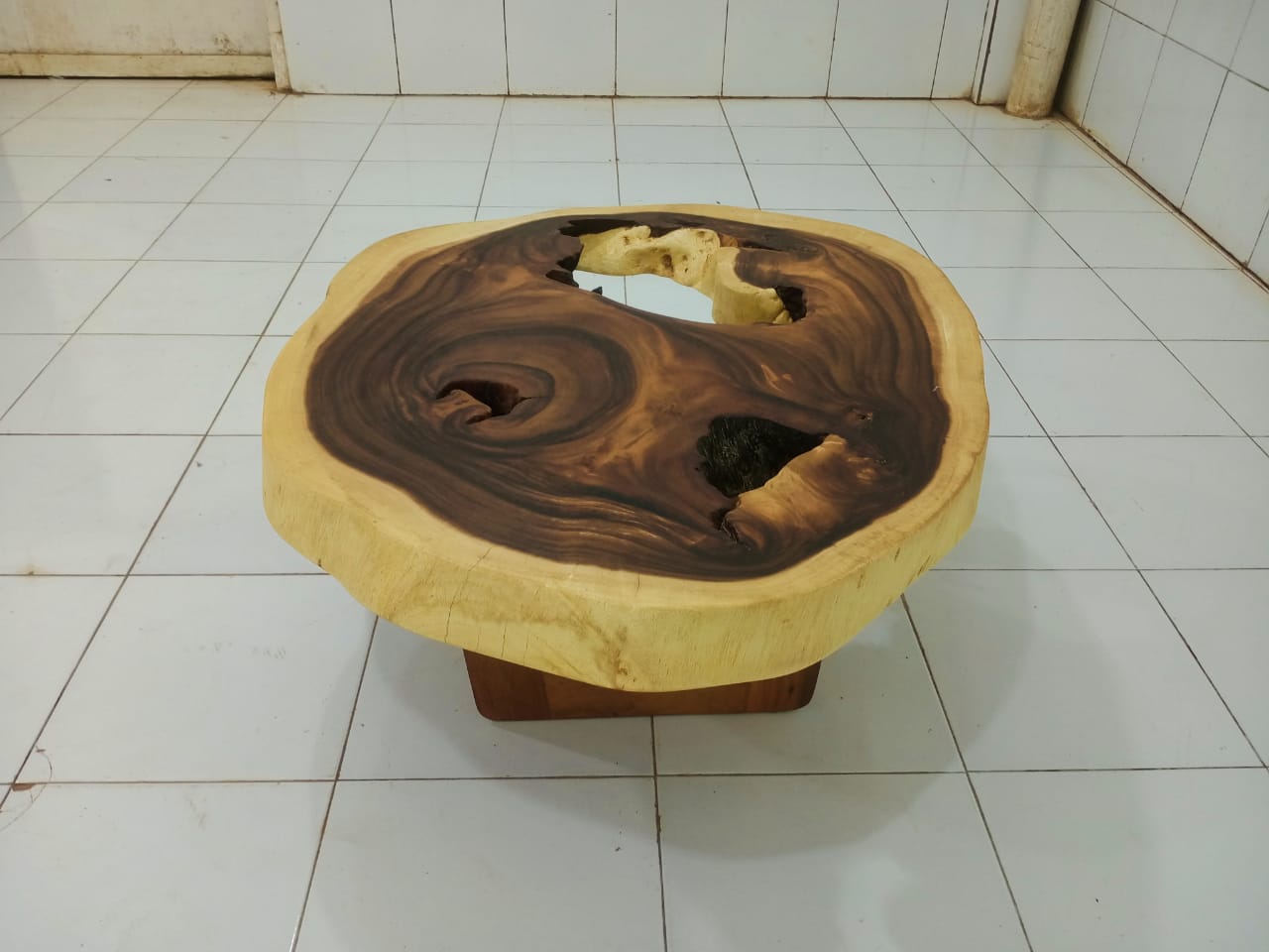 LIVE EDGE TABLES