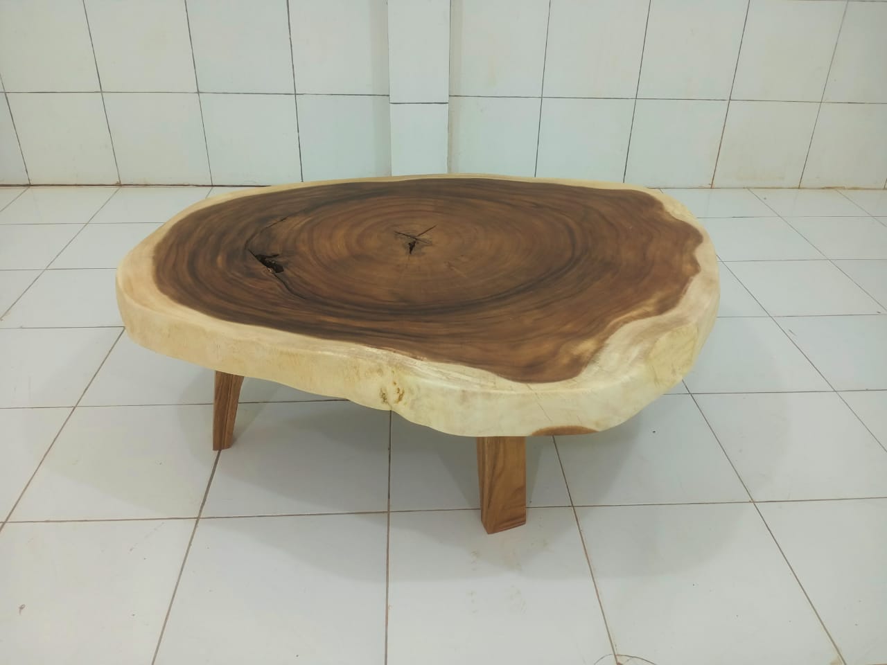 LIVE EDGE TABLES