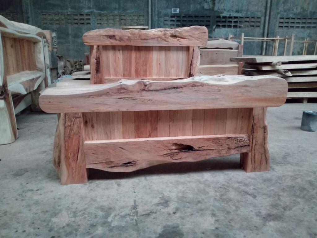 LIVE EDGE TABLES