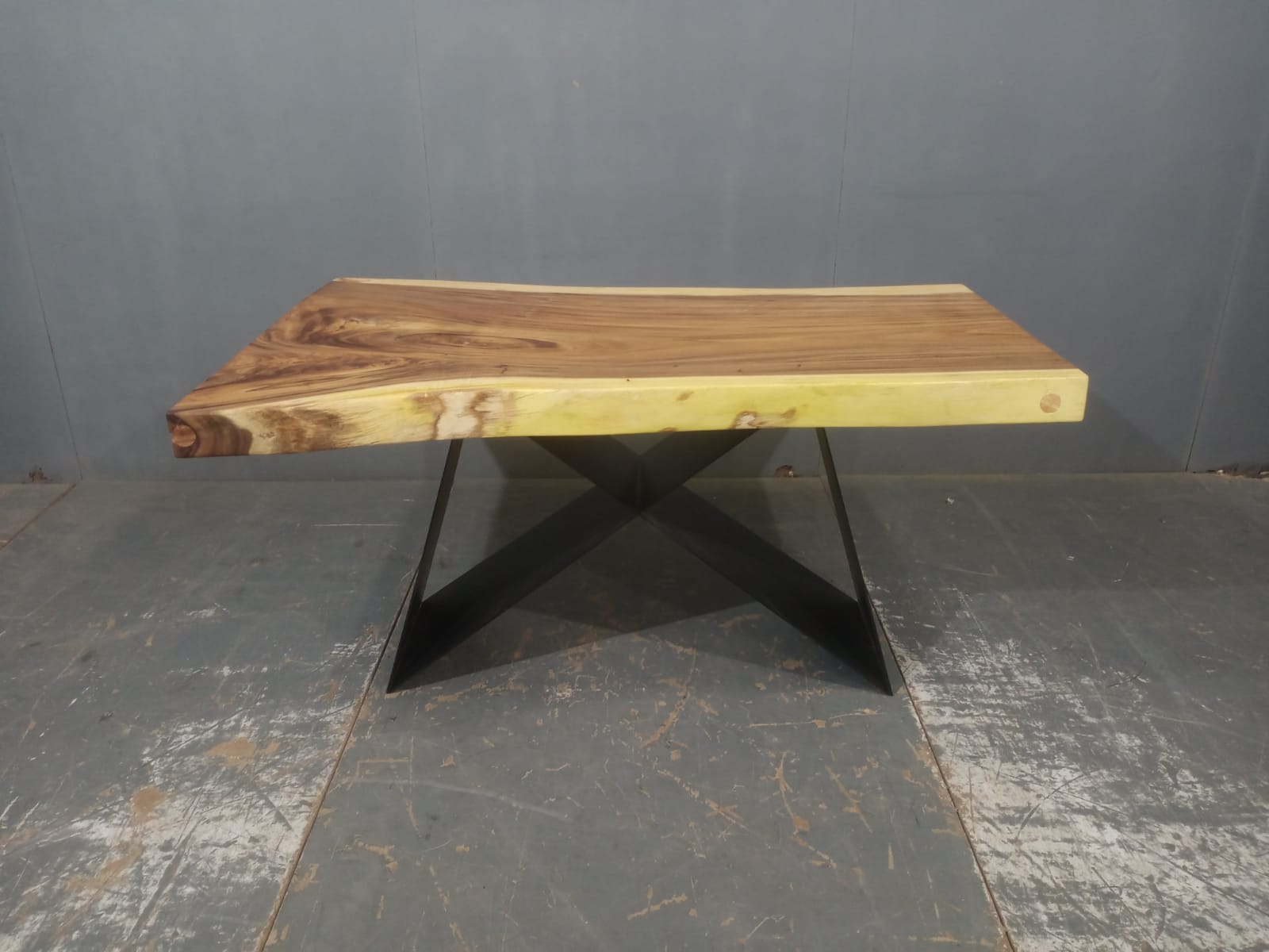 LIVE EDGE TABLES