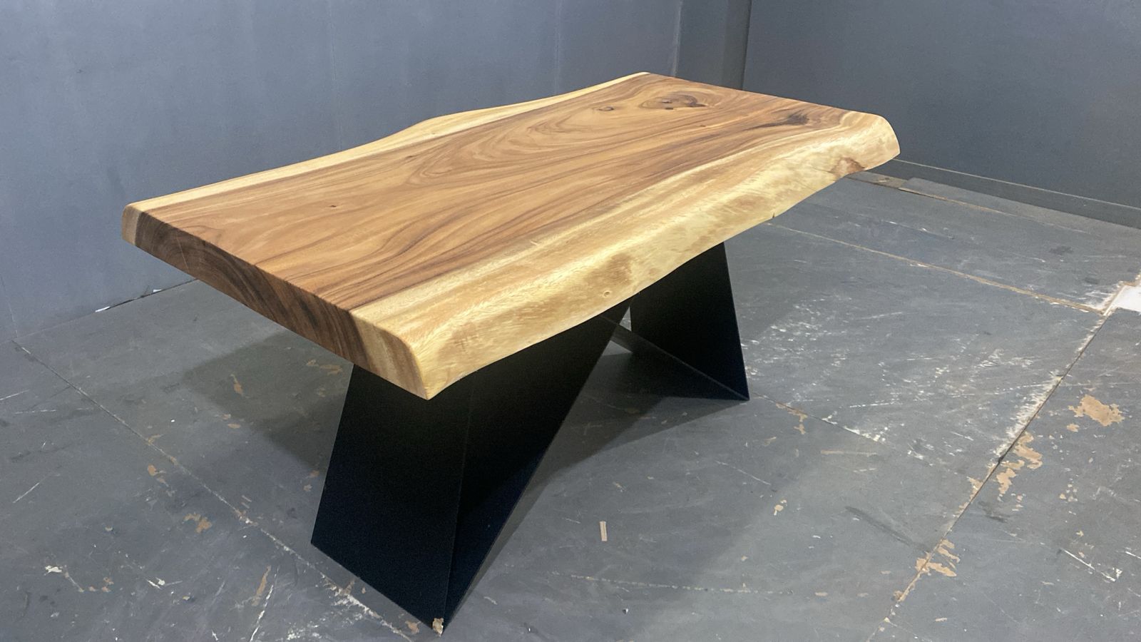 LIVE EDGE TABLES