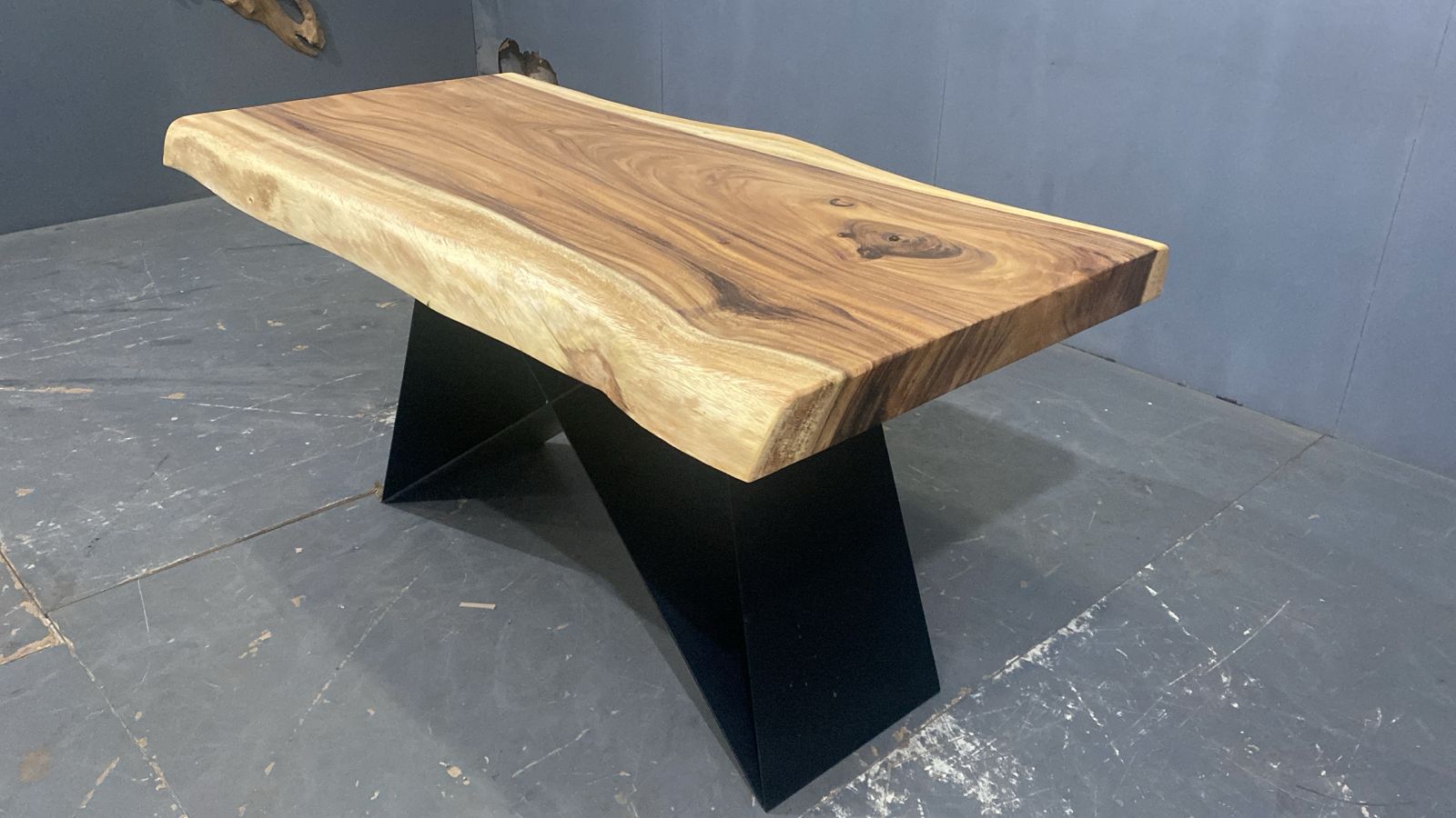 LIVE EDGE TABLES