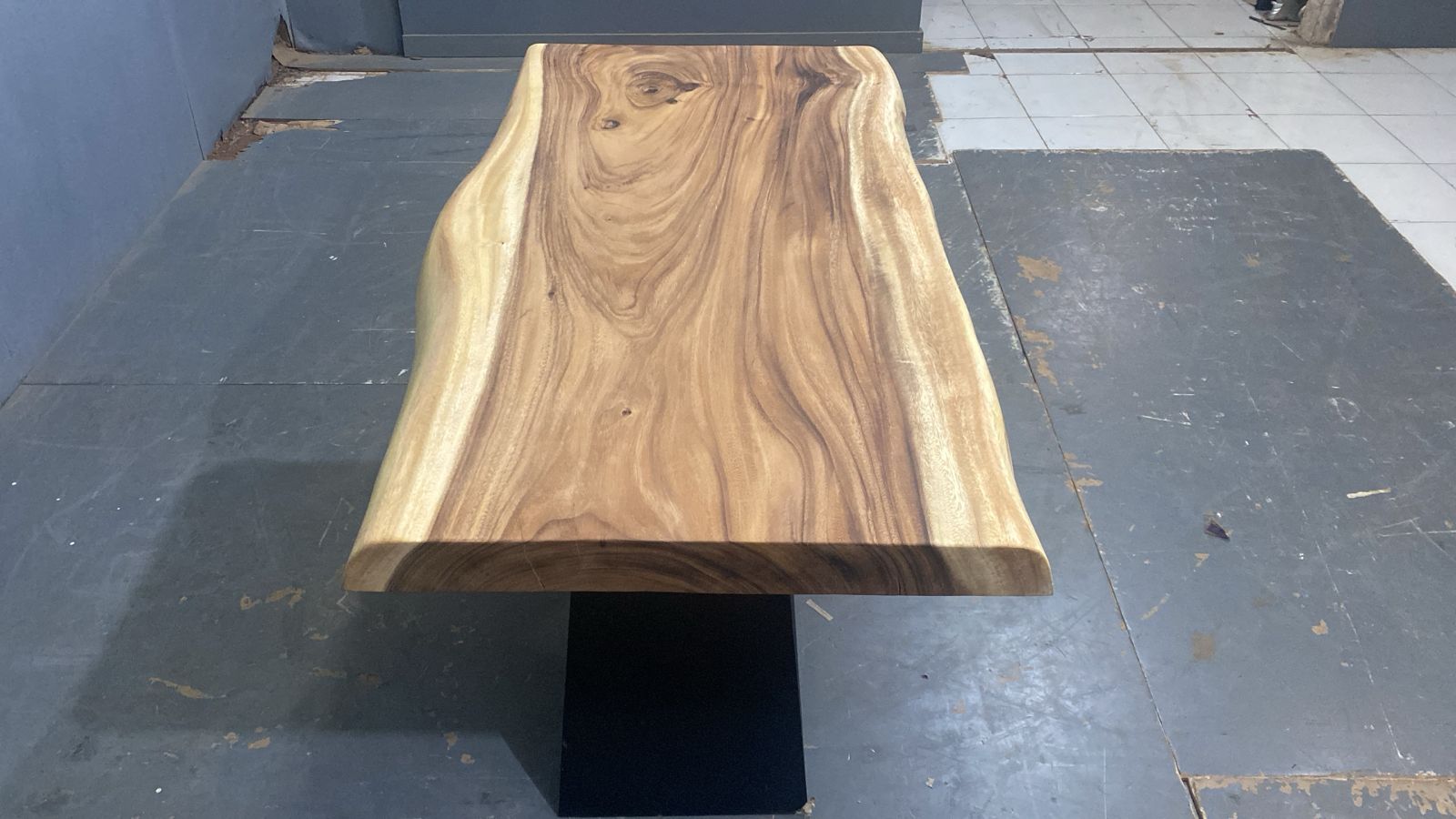 LIVE EDGE TABLES
