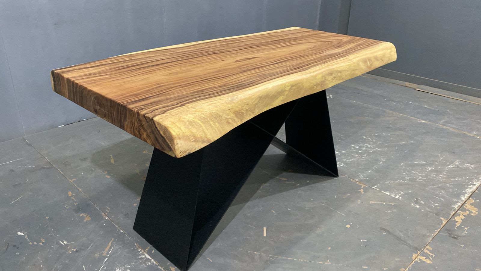 LIVE EDGE TABLES