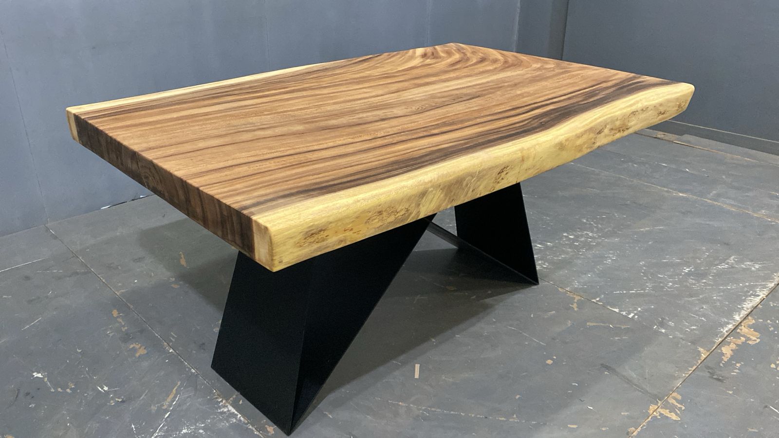 LIVE EDGE TABLES