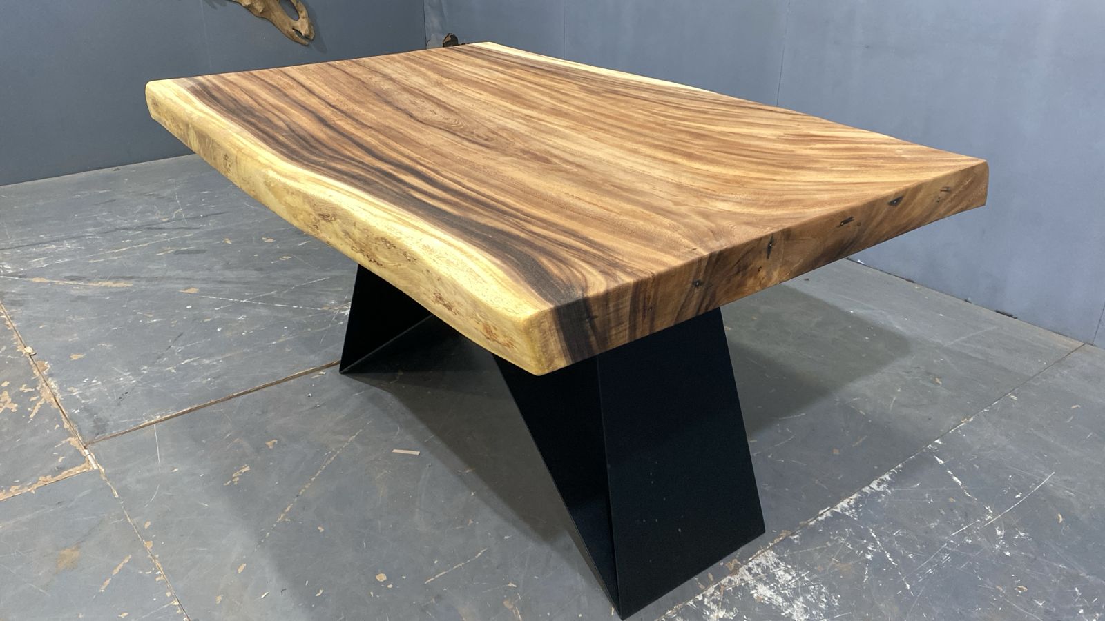 LIVE EDGE TABLES