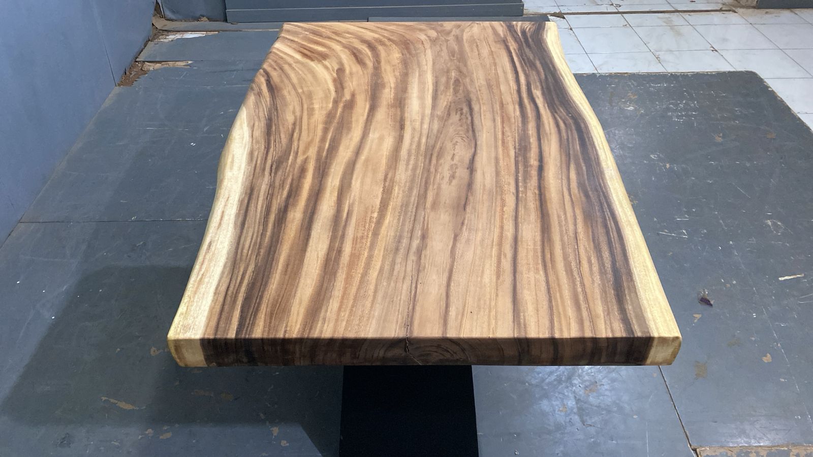 LIVE EDGE TABLES
