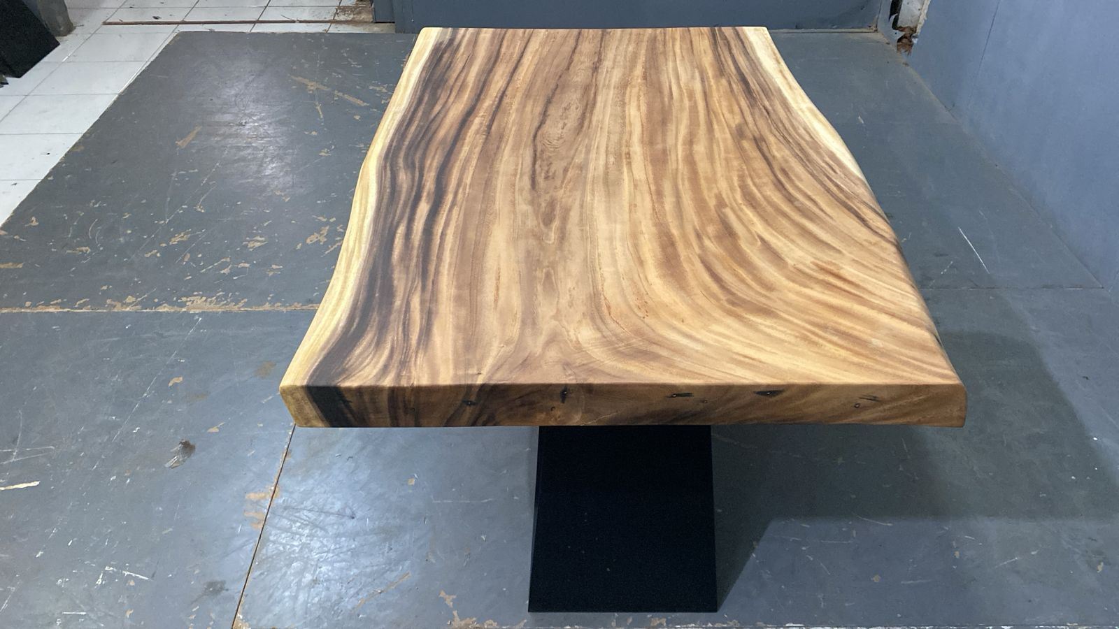 LIVE EDGE TABLES