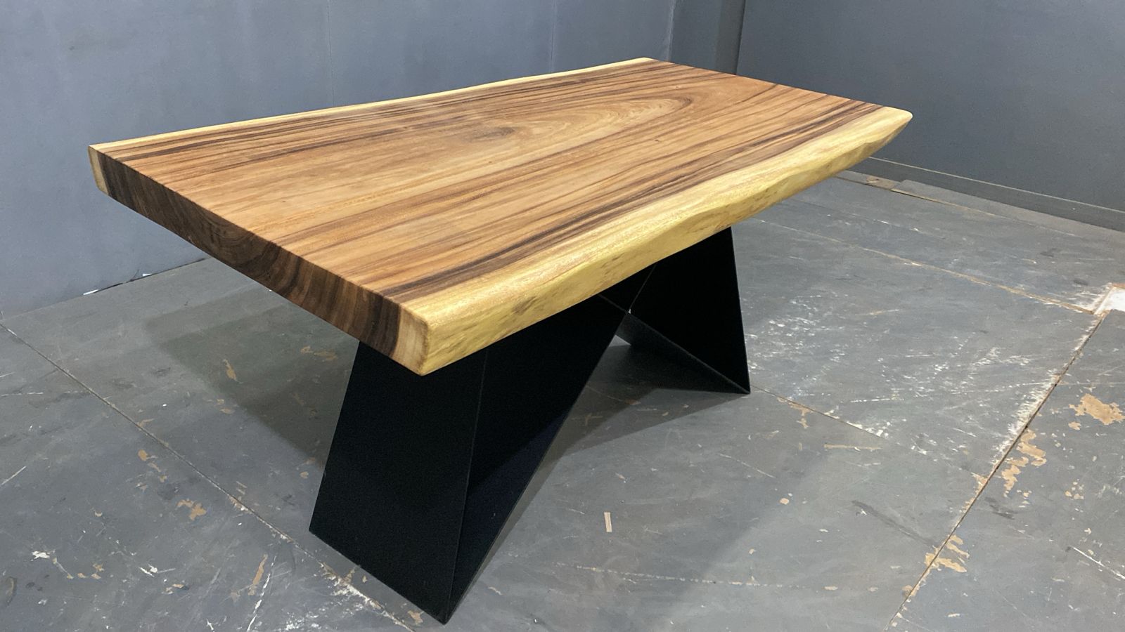 LIVE EDGE TABLES