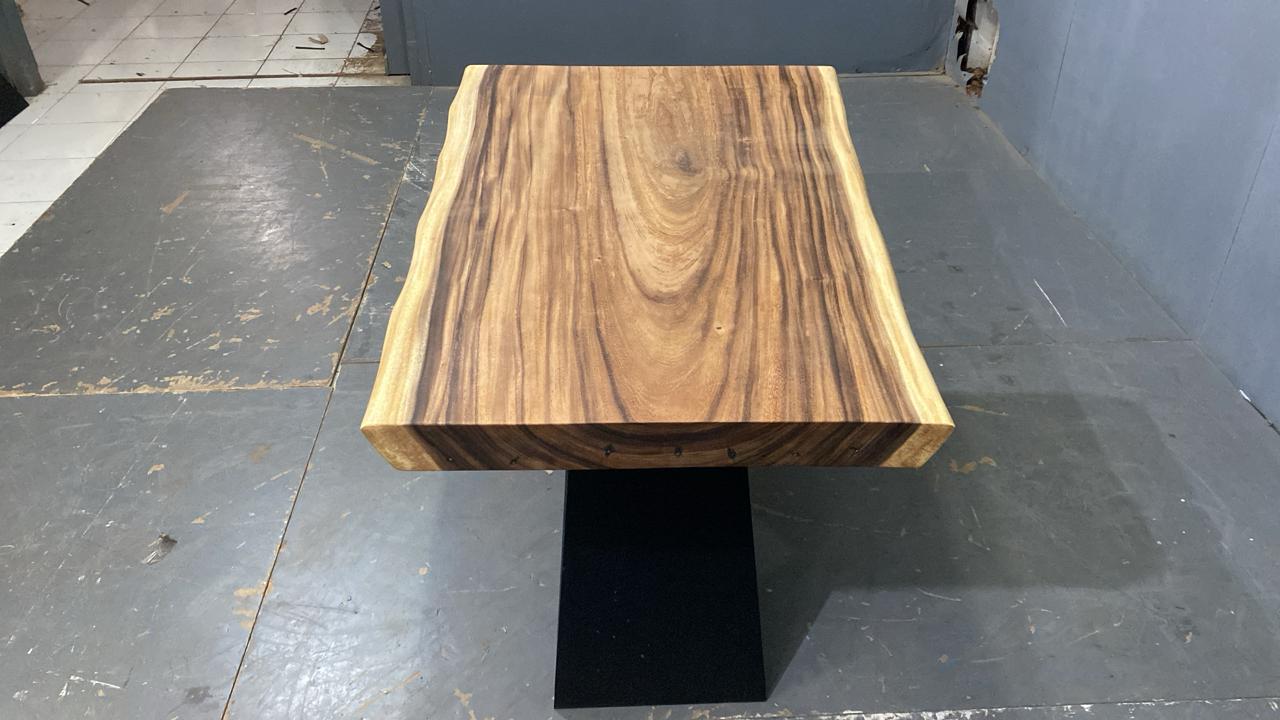 LIVE EDGE TABLES