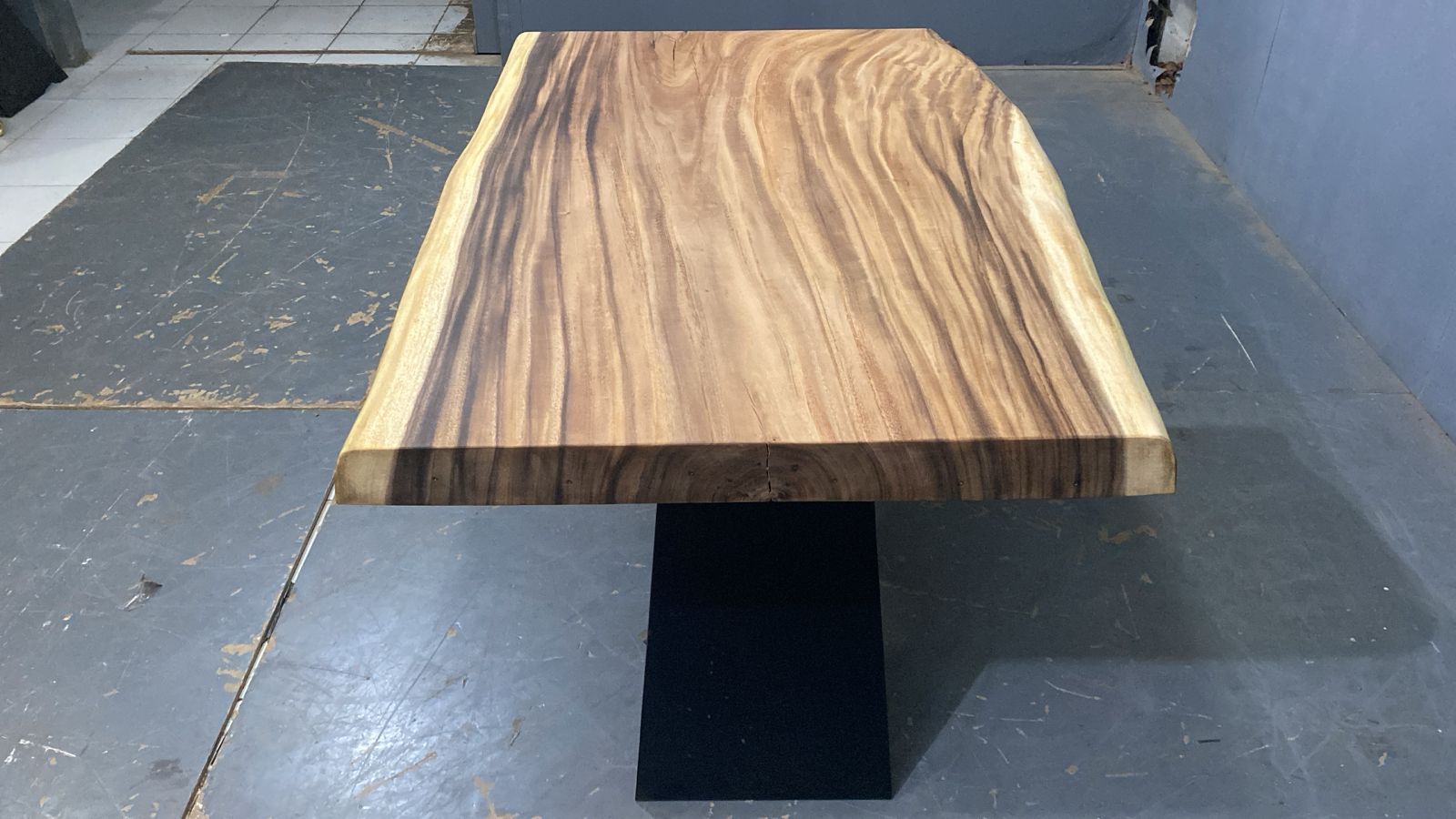 LIVE EDGE TABLES