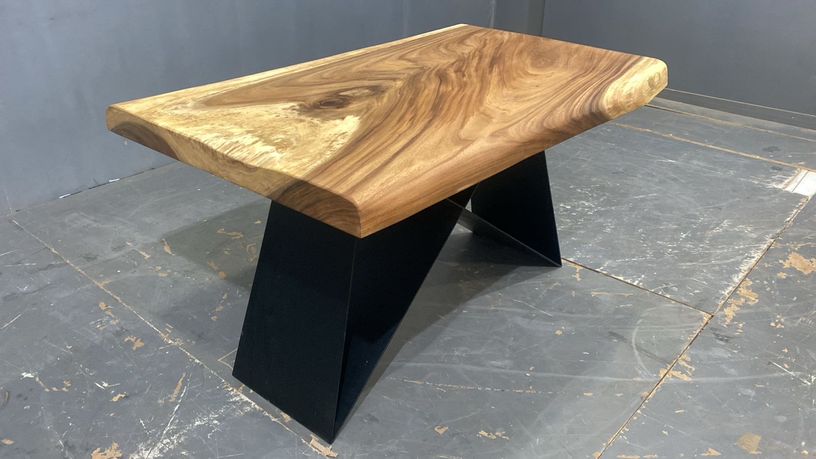 LIVE EDGE TABLES
