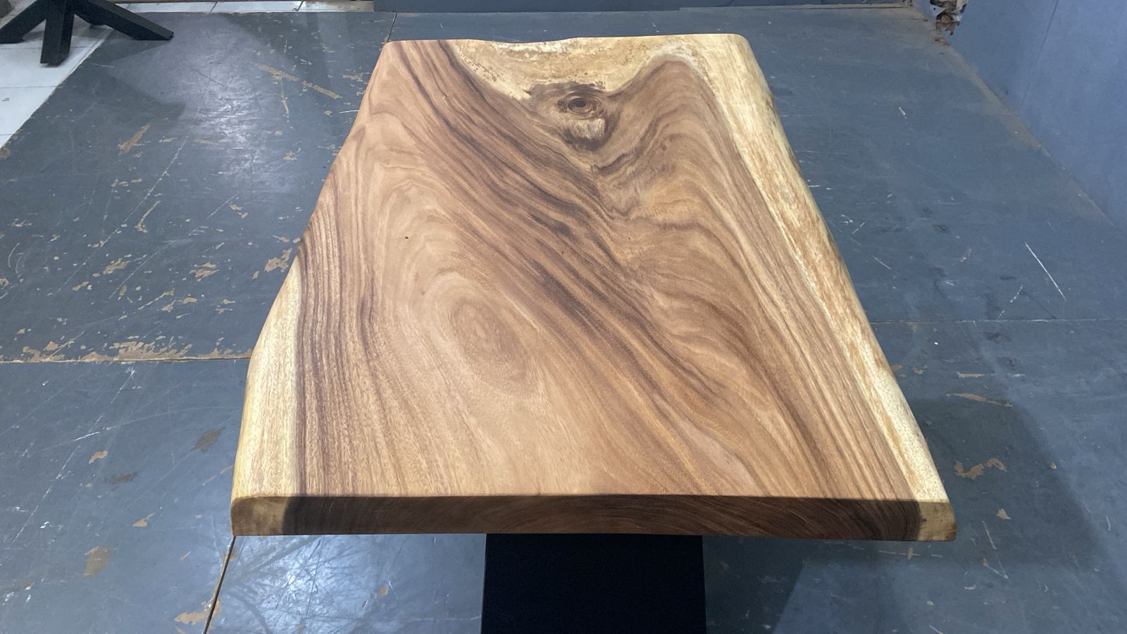 LIVE EDGE TABLES