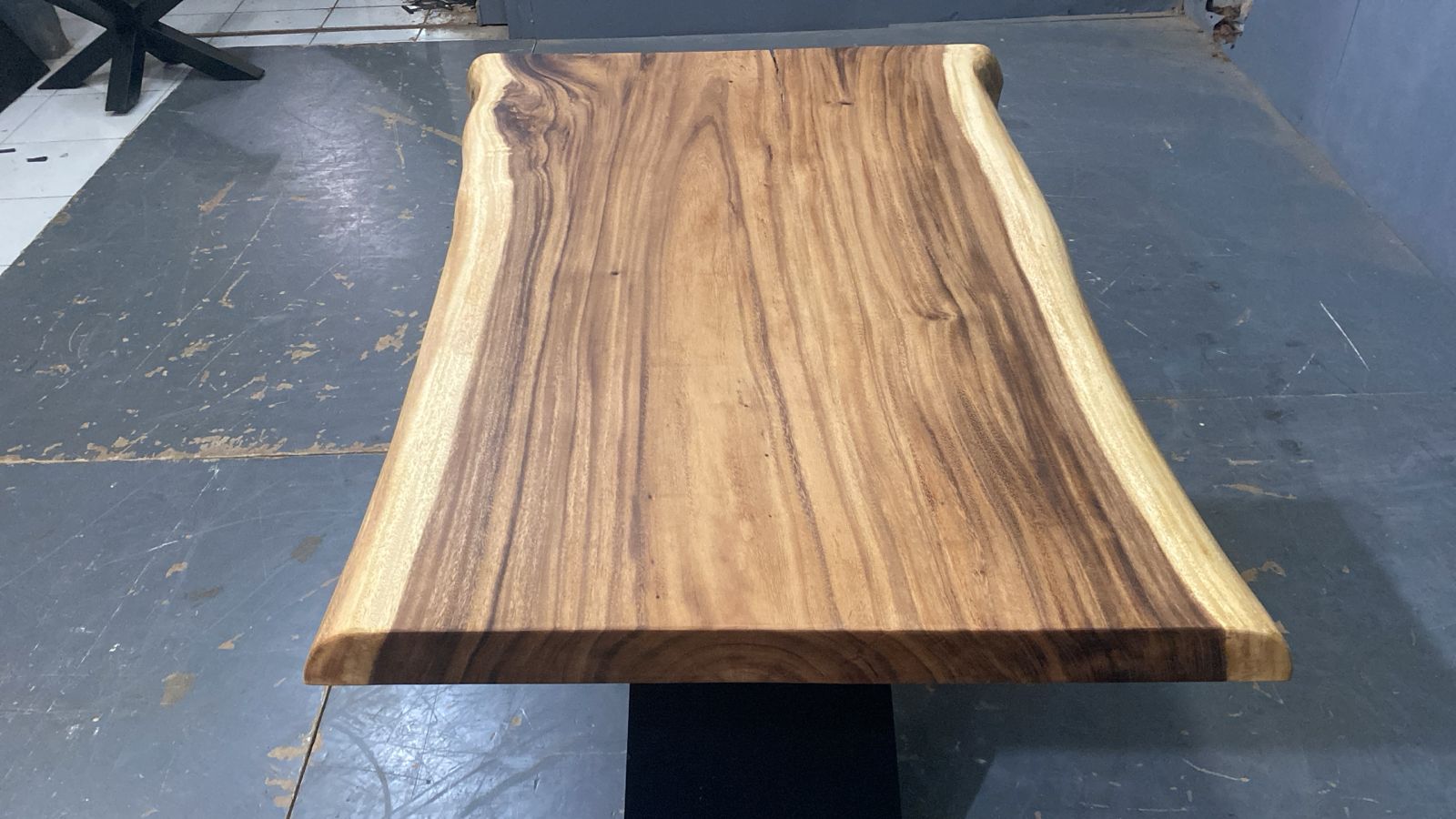 LIVE EDGE TABLES