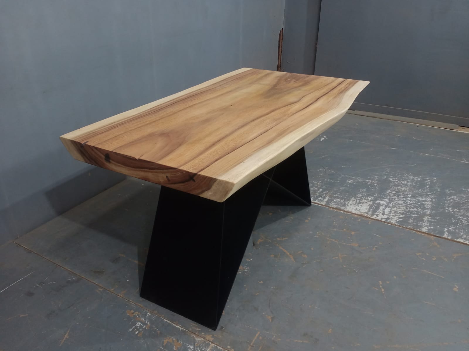 Live Edge Tables