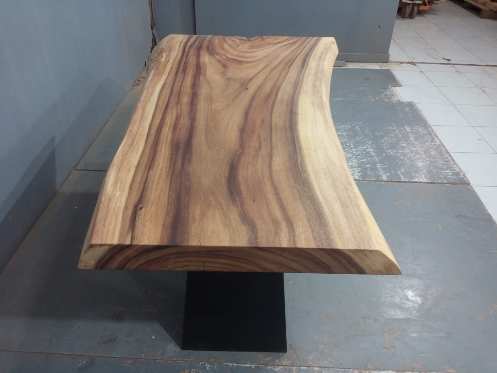 Live Edge Tables